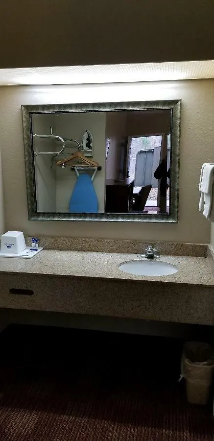 Americas Best Value Inn I-240 Memphis Hotel
